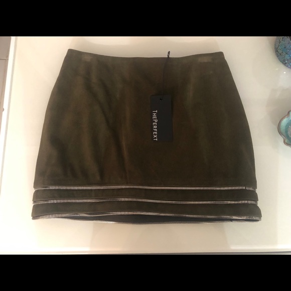 The Perfext Skirt Size XS - Picture 1 of 2